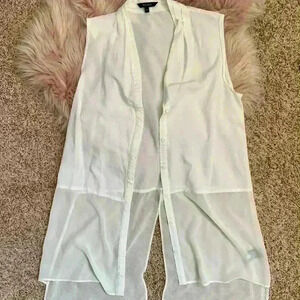 RW&Co. | White sleeveless blouse vest size medium
